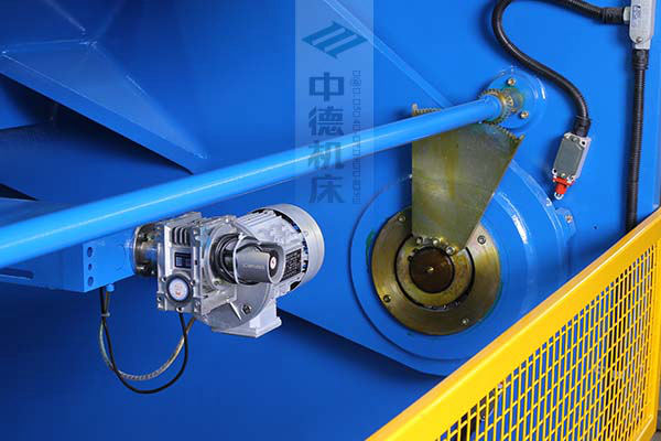 ZDS-632剪板机后档料布局,平行度高,并接纳国际一流品牌轴承,耐磨抗压寿命长.jpg ZDS-632剪板机后档料布局,平行度高,并接纳国际一流品牌轴承,耐磨抗压寿命长.jpg